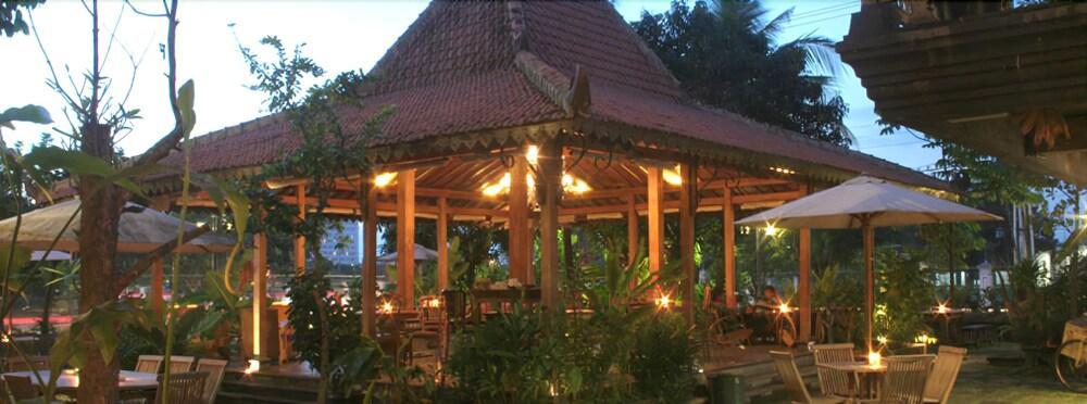 Omah Sinten Heritage Hotel & Resto Surakarta  Экстерьер фото